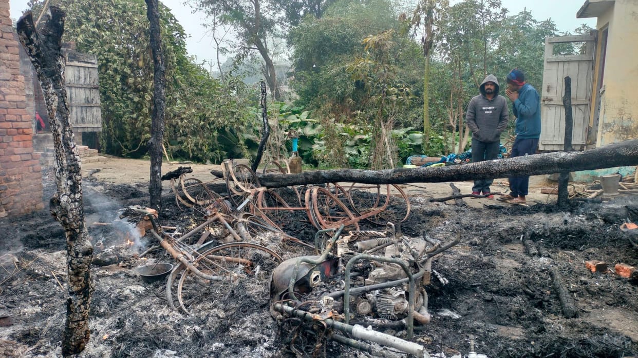 Goods worth lakhs burnt to ashes due to fire in farmer's house