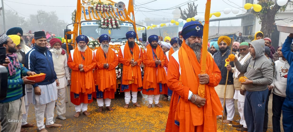 Nagar Kirtan was welcomed with a shower of flowers, Satnam Wahe Guru resounded