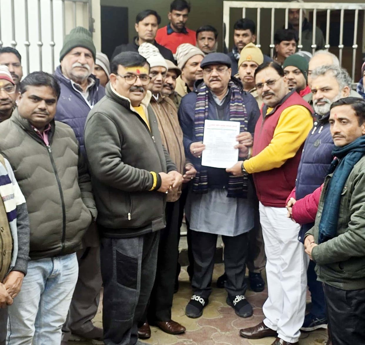 Traders raised the demand to make laws for e-commerce companies