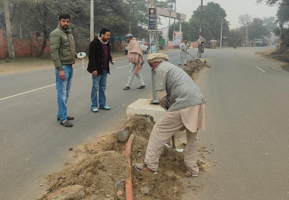 A 1900 meter long divider will be constructed from Anaj Mandi to Balasar Road