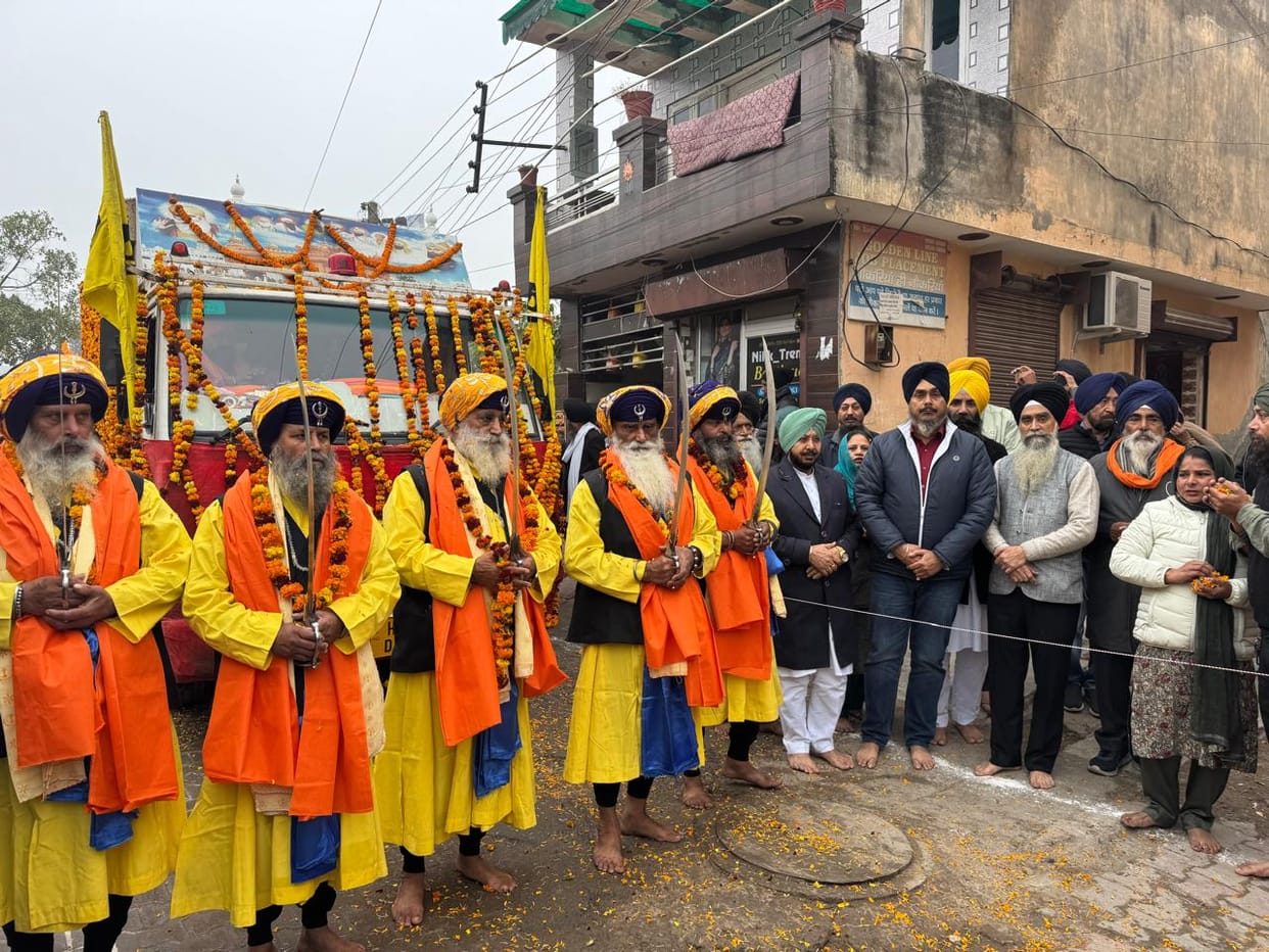 The congregation bowed their heads to Palki Sahib