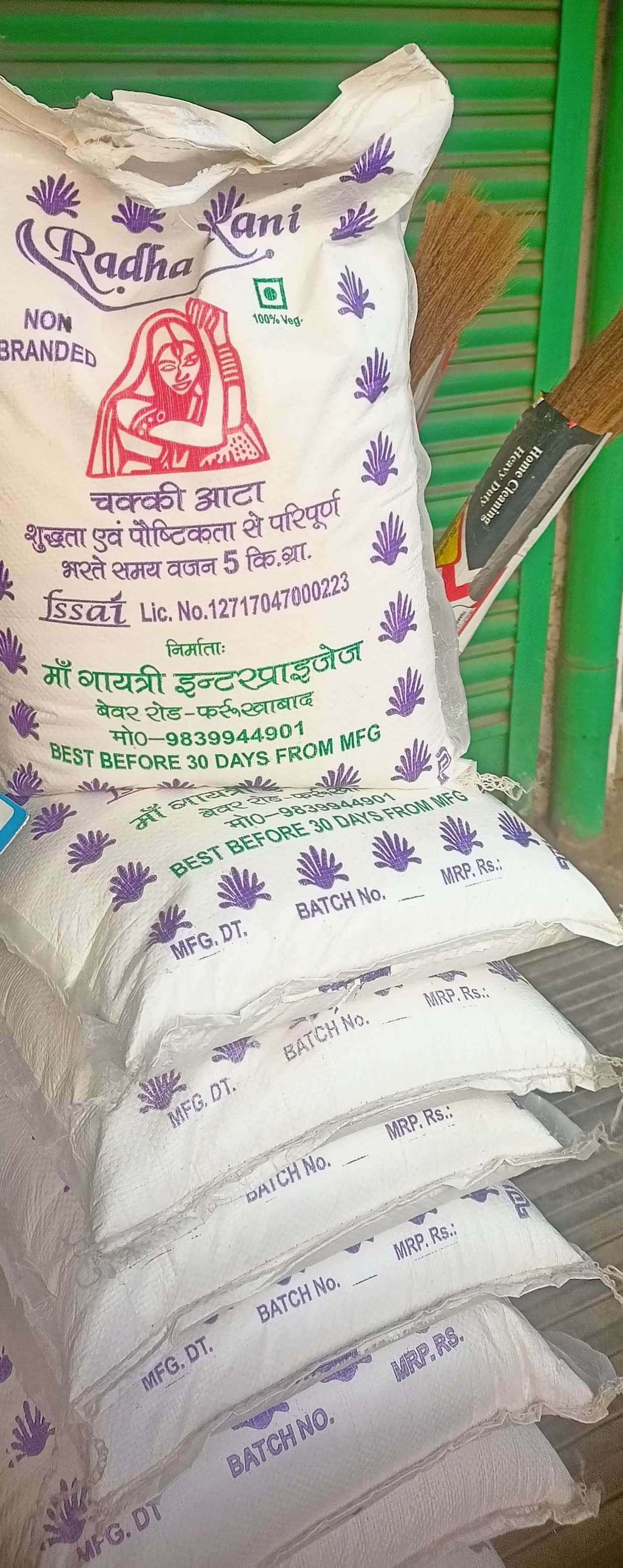 Flour being sold without expiry and production date, spoiling health