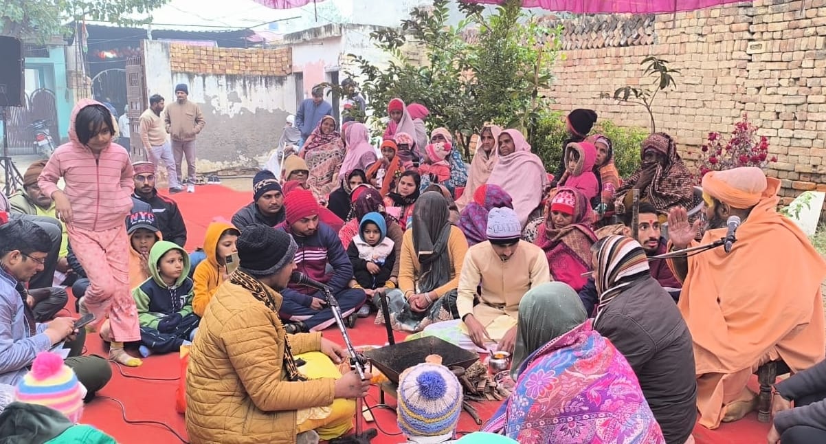 Hanuman Chalisa recitation outside religious place