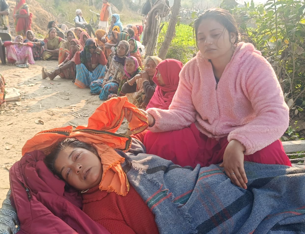 Tractor-trolley overturns in dense fog, driver dies