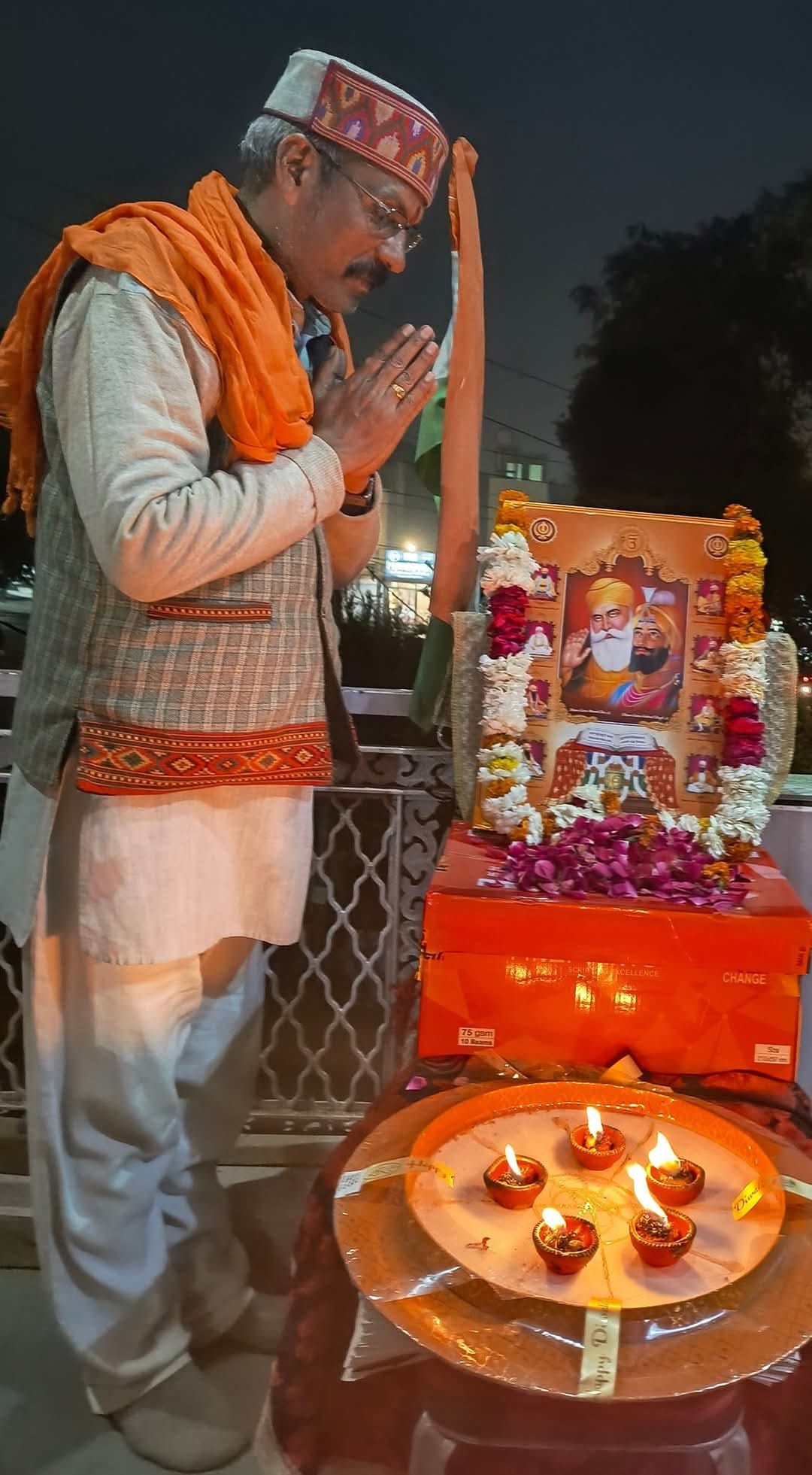 Throws light on the life of Guru Gobind Singh