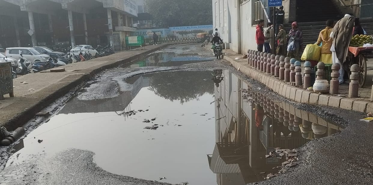 Dirty water on the road, people are troubled