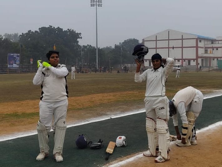 Jhansi defeated the women's cricket team of Prayagraj