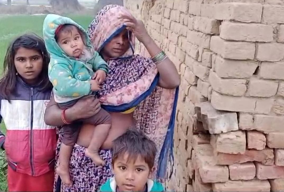 Thieves stole cash and jewelery and set the house on fire, the household was reduced to ashes.