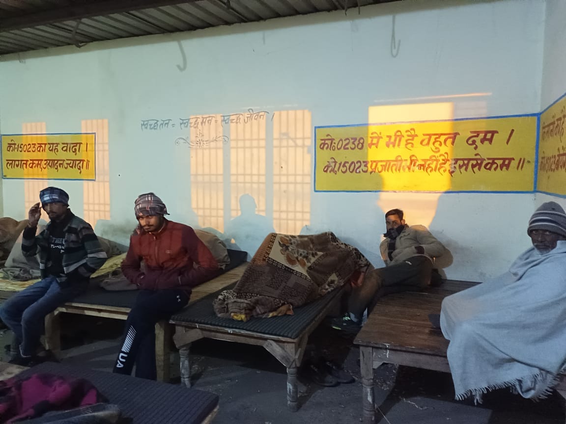 No quilt, no mattress, Kisan Vishramlay is a hub of chaos
