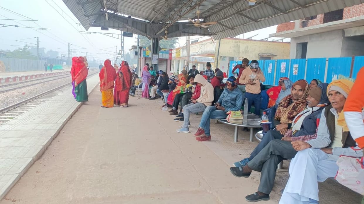 Kalindi Express arrived late by 4 hours 45 minutes