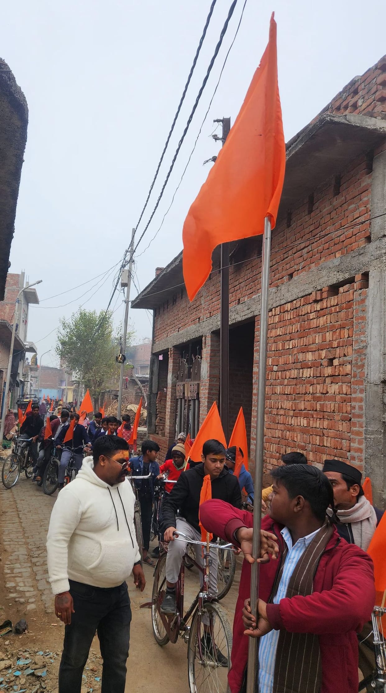 Panch Parivartan Cycle Yatra started with religious flag in hands and cheers