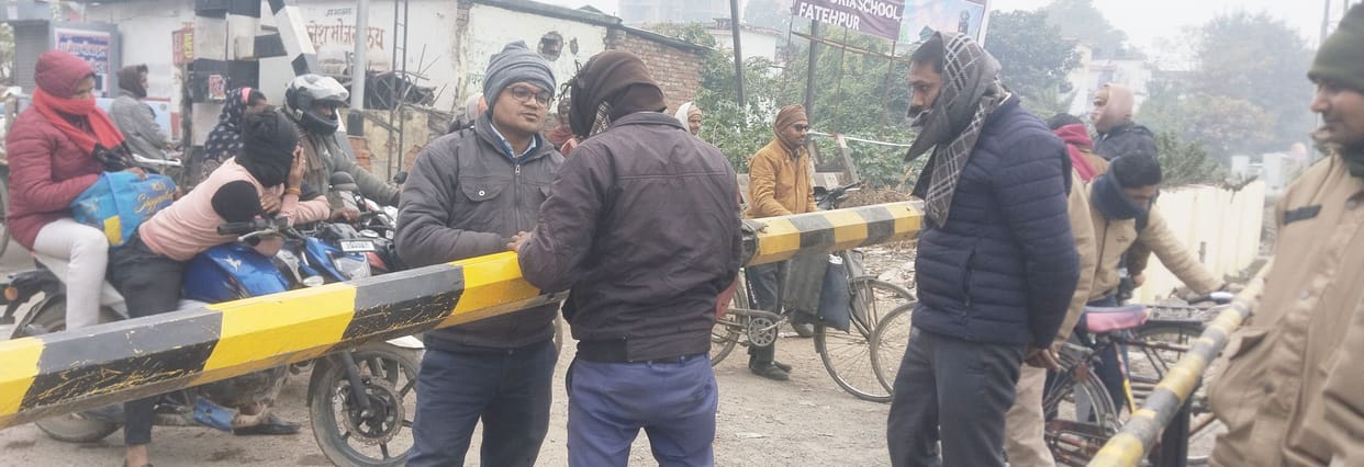 Railway crossing remained closed for an hour, pedestrians worried