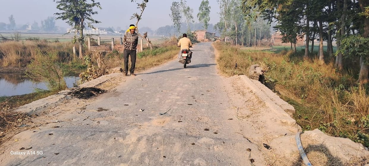 Broken railing of the bridge on Tondi River