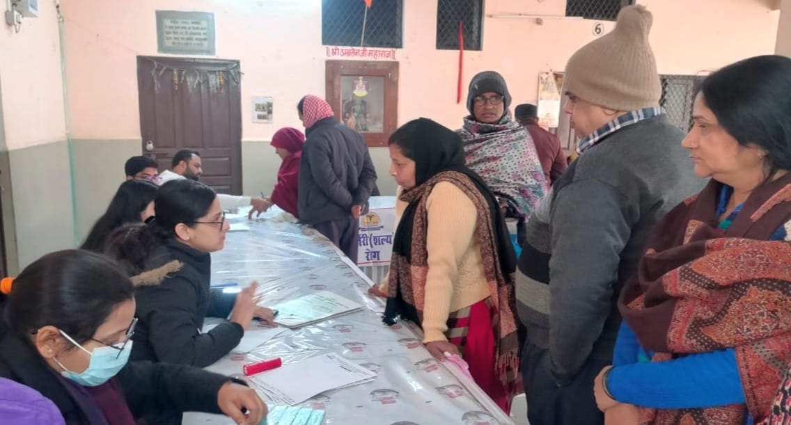 215 patients were examined, cataract was found in five
