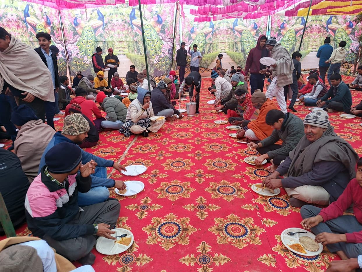 Electricity Corporation employees organized a grand celebration in the sub-division courtyard.