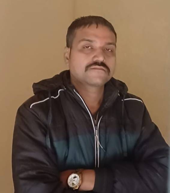The inspector's son threatened to kill the manager for not filling petrol for free