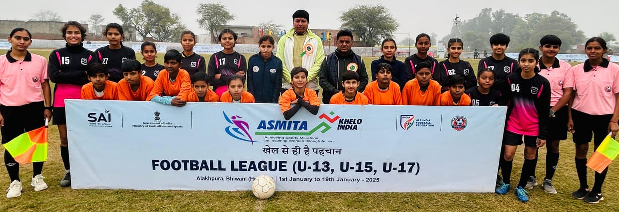 Coach with the winning team in the match held in Alakhpura.