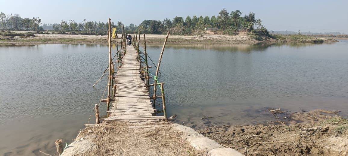 Traffic disrupted for six months on roads cut off by floods, people of 100 villages troubled