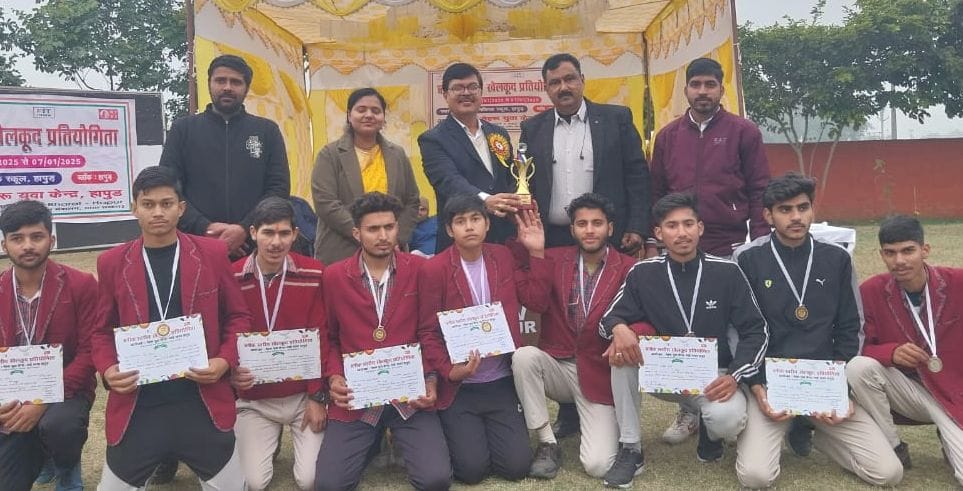 Devesh stood first in 400 meter race, Sneha stood first in 200 meter race