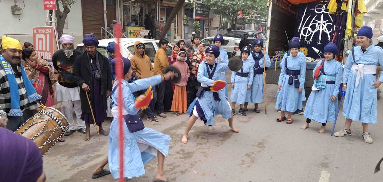 Procession taken out on the occasion of Guru Gobind Singh's birthday