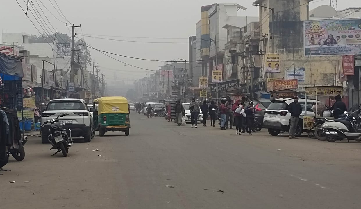 Pollution reduced due to wind, restrictions of GRAP 3 removed, diesel trucks entered Delhi