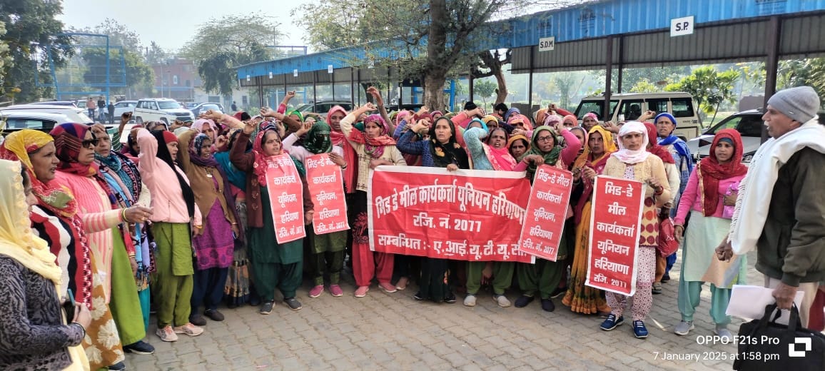 Demonstration regarding pending demands, memorandum submitted to Tehsildar