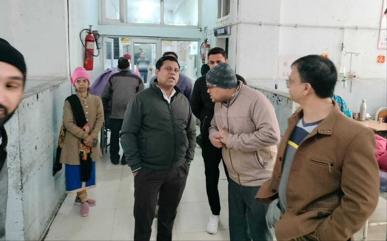 Entry of men in women ward is prohibited, action will be taken if any employee is found without uniform