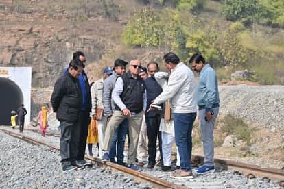 Sidhi News Sidhi MP inspected railway tunnel located in Baghwar gave these guidelines