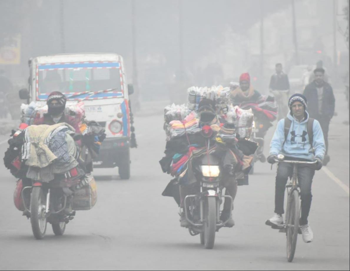 Cold wave and drizzle increased the cold, dense fog prevailed in the morning
