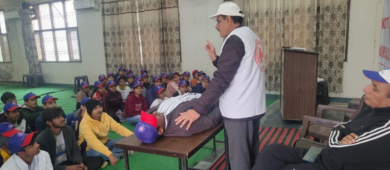 Volunteers taught first aid