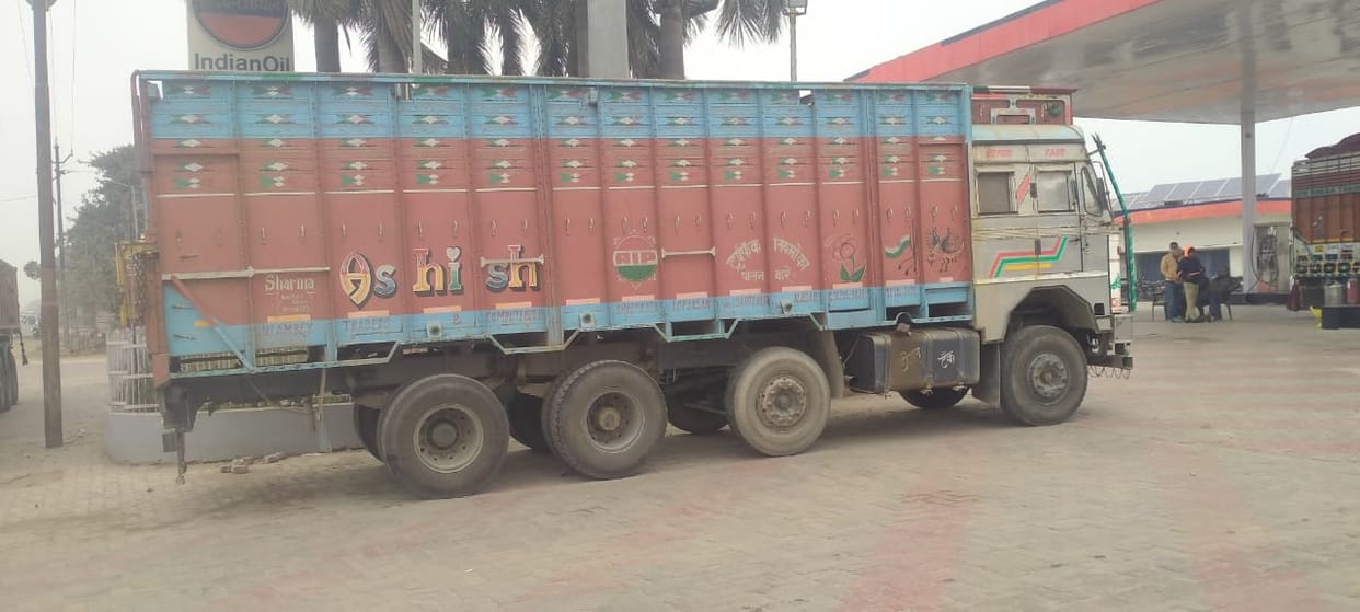 Truck found parked on the highway, 300 quintals of wheat missing