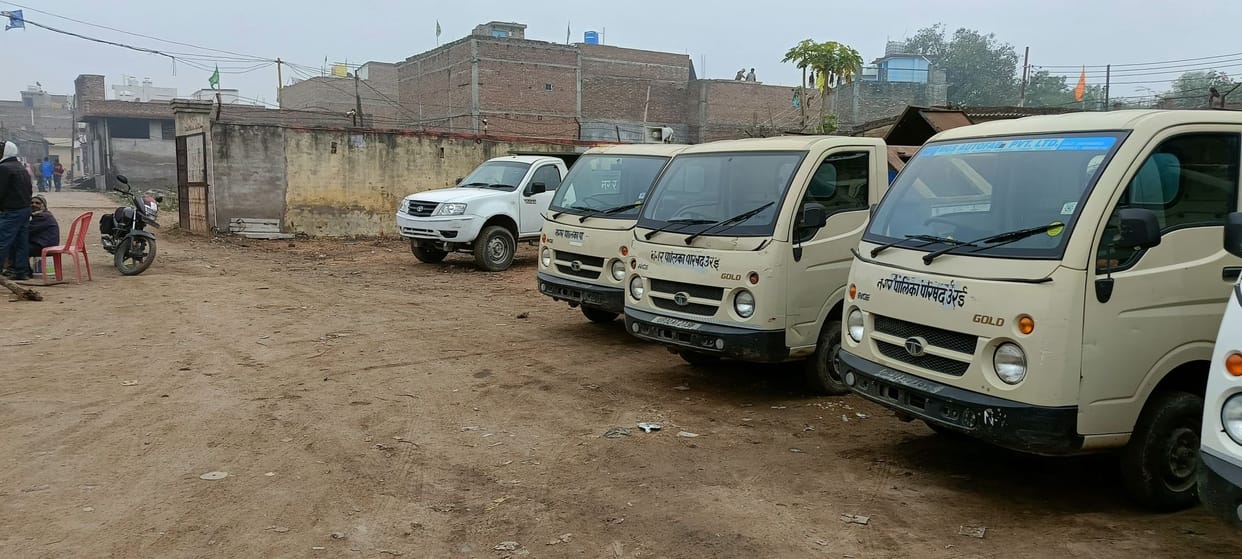 Municipal vehicles are running in the city without number plates