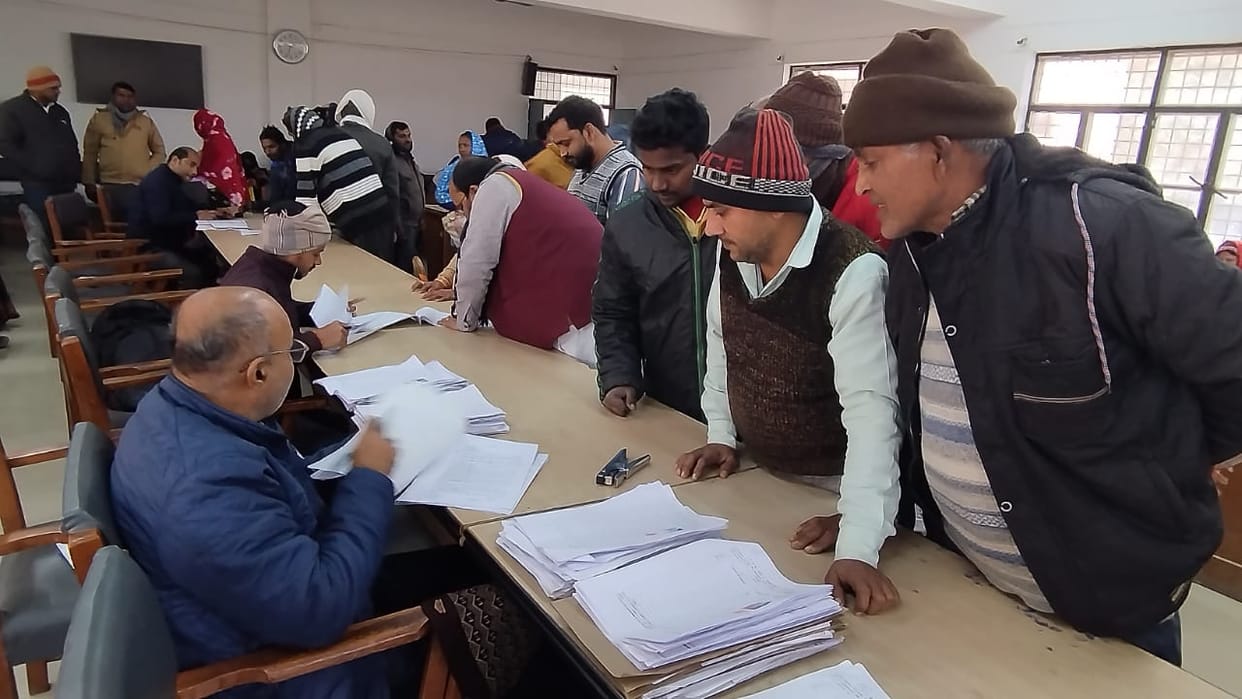 682 submitted documents for compensation on the second day