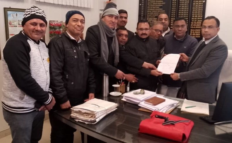 Memorandum submitted to SDM demanding to make Narwana a district