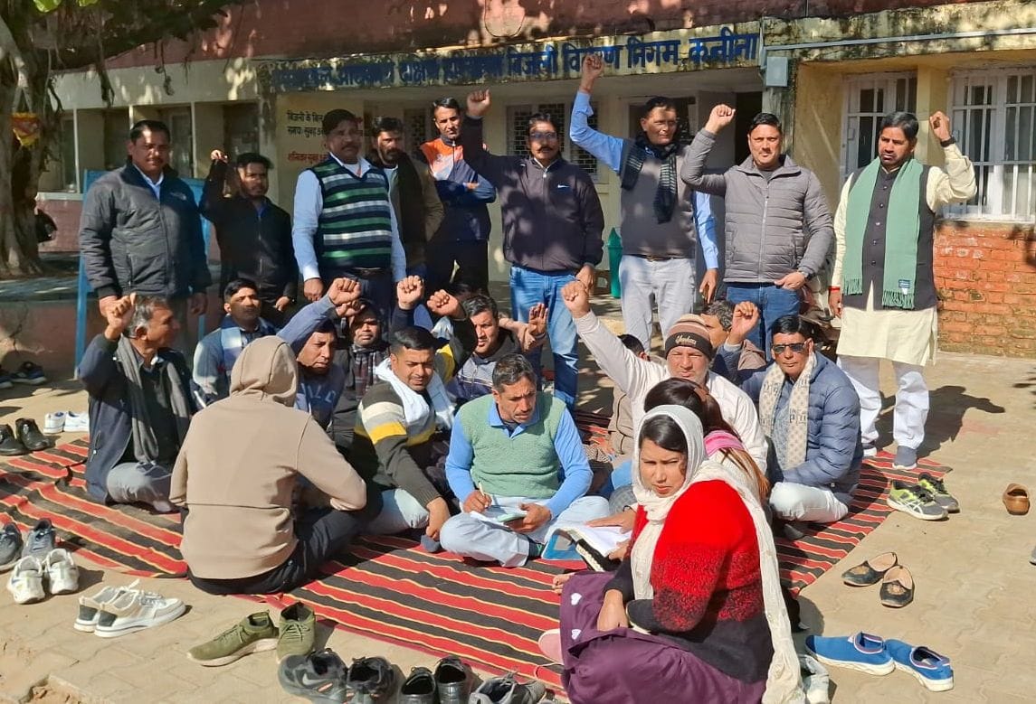 Strike of electricity department employees continues