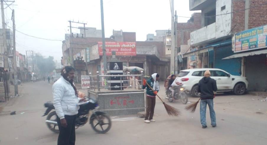 The city council does not have full permanent staff for the cleaning system of the city on the basis of contract.