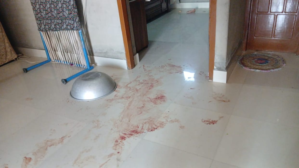 Two miscreants shot the teacher when he resisted robbery, miscreants entered by jumping over the wall, Gurmeet Singh ran after hearing his father's scream