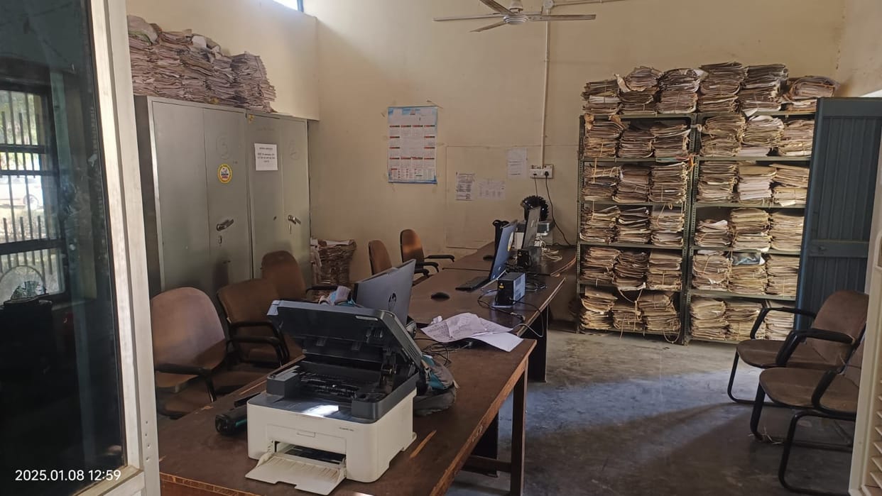 The lights of the Nagar Parishad office went off, work stopped, people returned disappointed