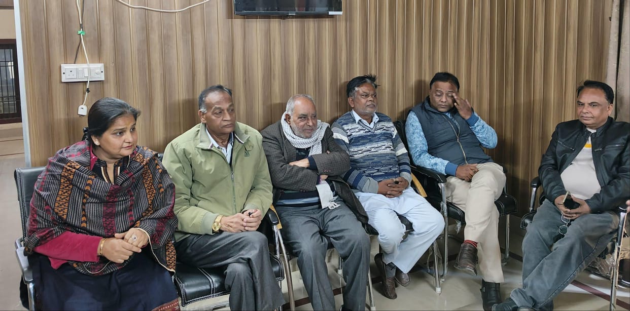 Due to lack of development work, 6 councilors gathered in protest, said - feeling cheated