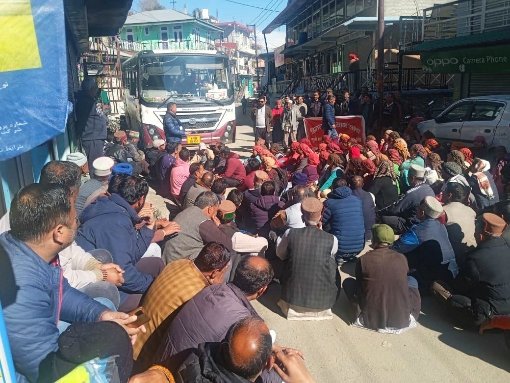 The affected people of Nithar opened their front.
