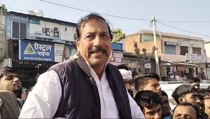 पूर्व मंत्री समेत 80 लोगों पर मुकदमा दर्ज