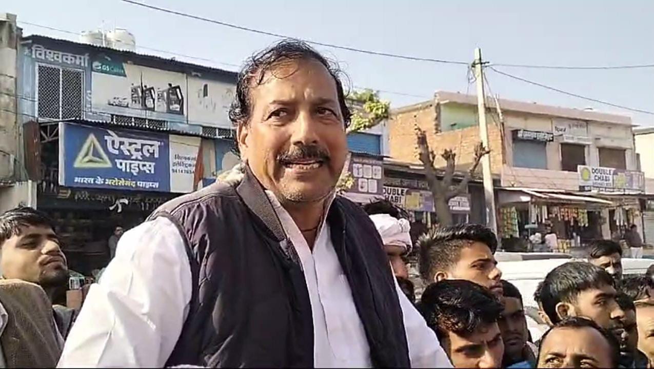पूर्व मंत्री समेत 80 लोगों पर मुकदमा दर्ज