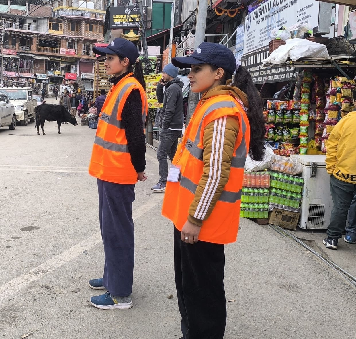 Volunteers deployed to maintain traffic order in Reckong Peo