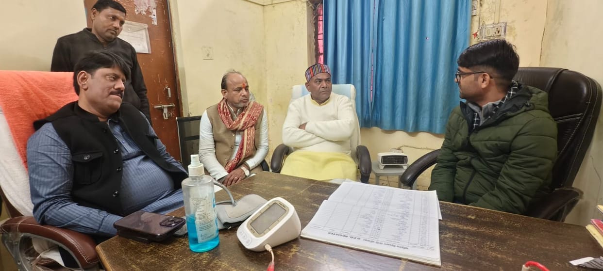Patients and attendants made a series of allegations in front of the MLA.
