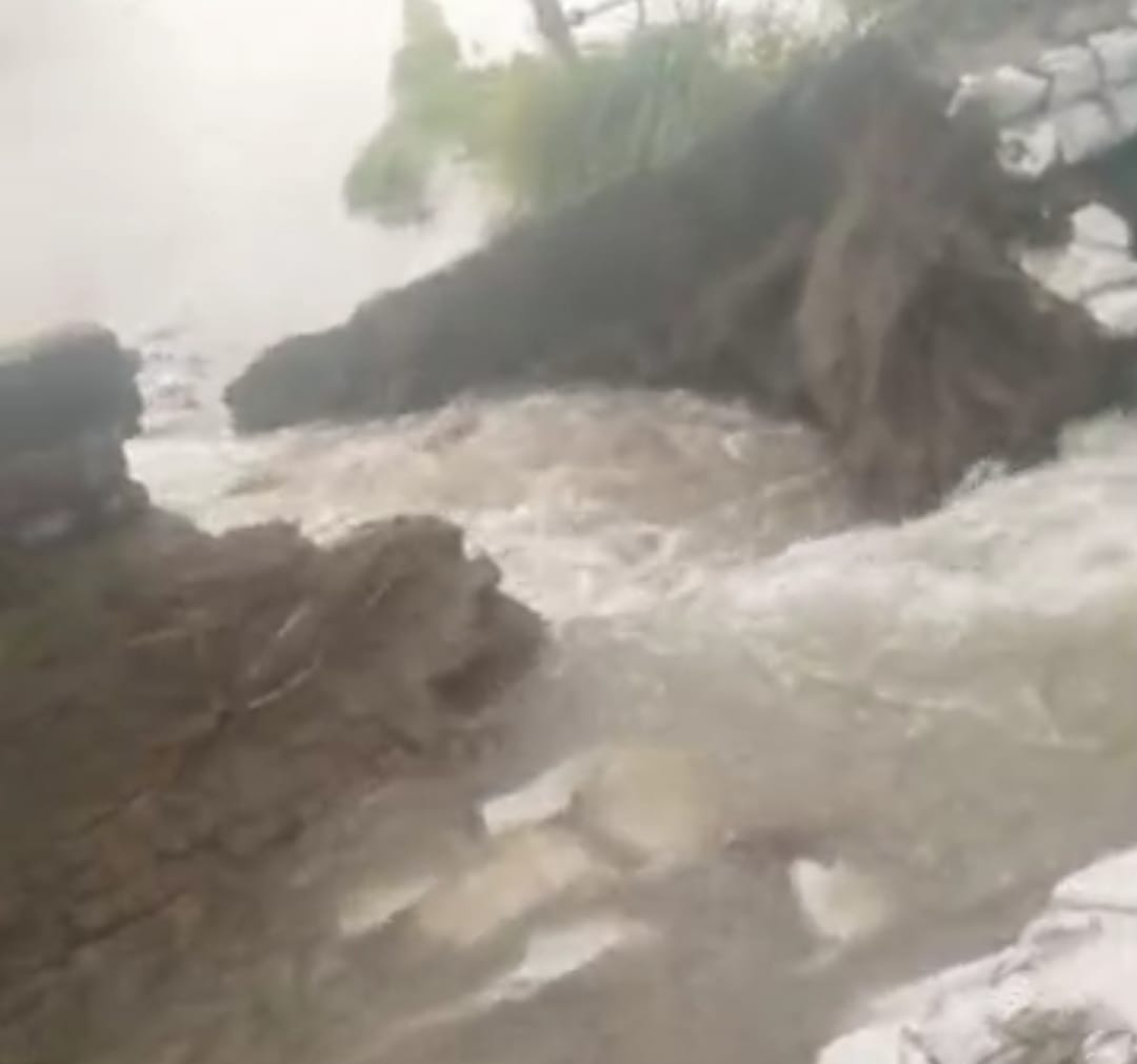 Jasrana miner broken, 100 acres of wheat crop submerged