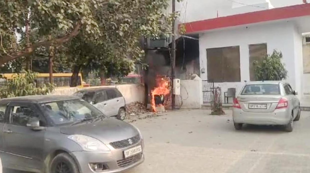 Transformer's cable box burnt due to fire, supply to Kotwali premises stopped