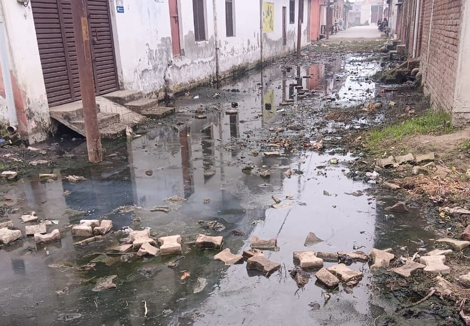 Even after tender and work order, streets are not constructed, protest