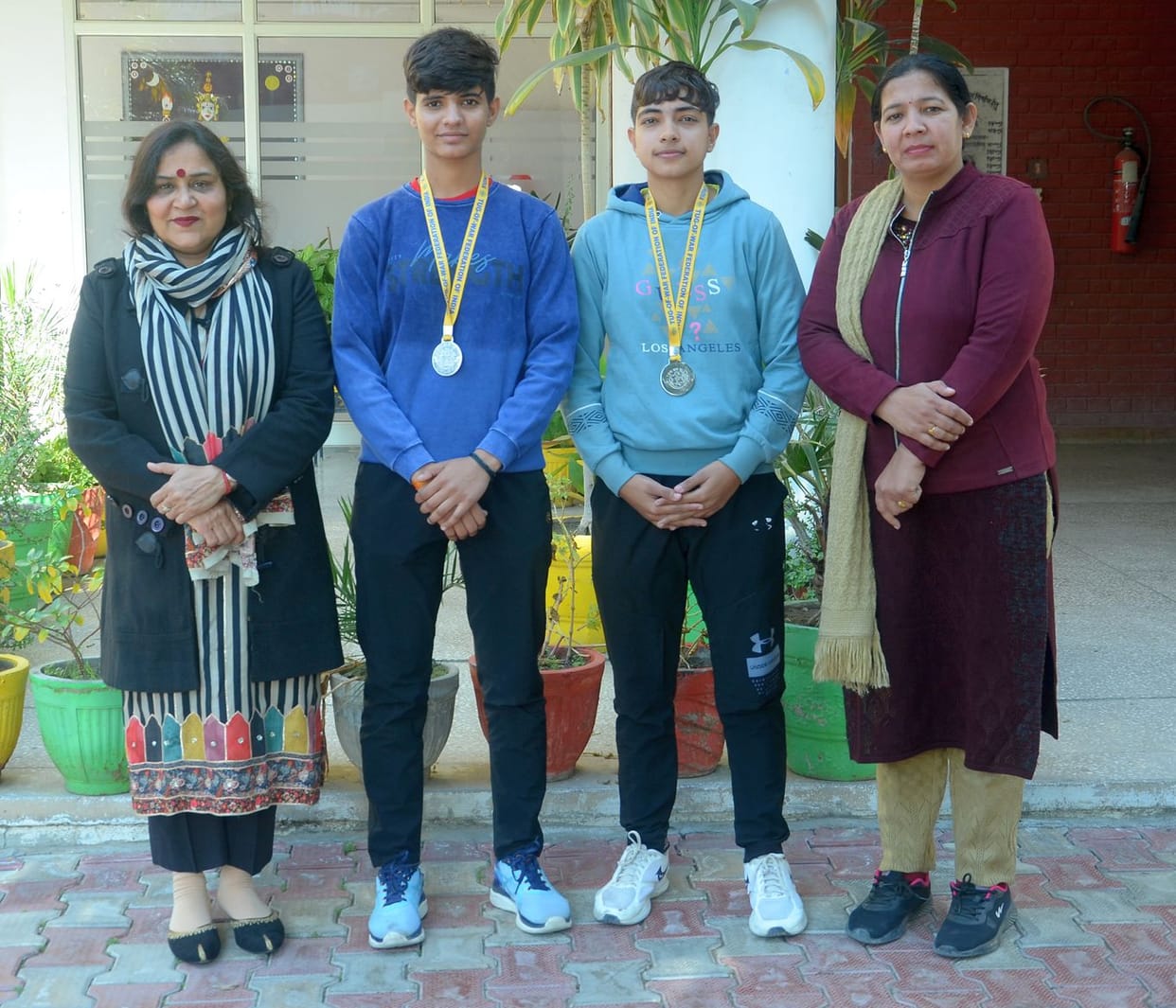 Hindu College players won silver in junior tug of war