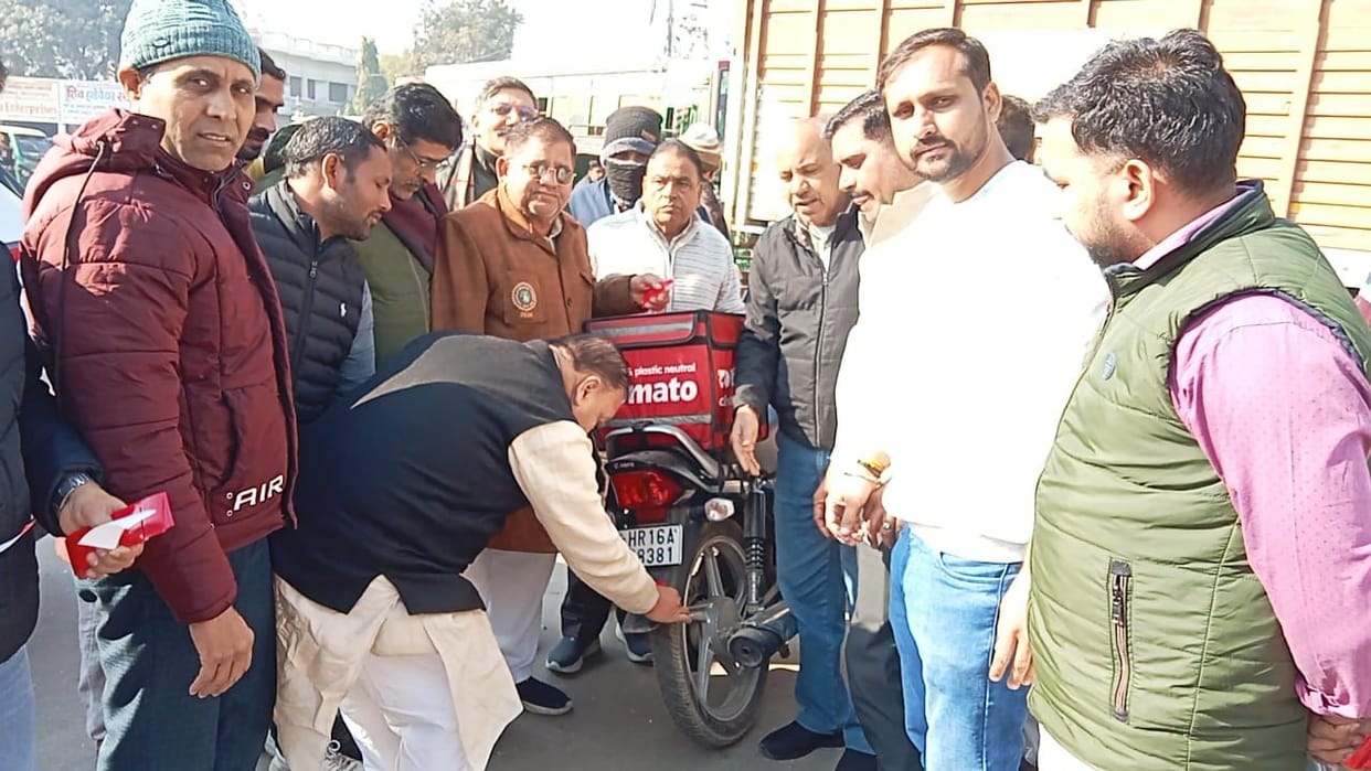 Smile Foundation Society and Mahatma Jyotiba Phule Charitable Trust launched a campaign to install reflectors.