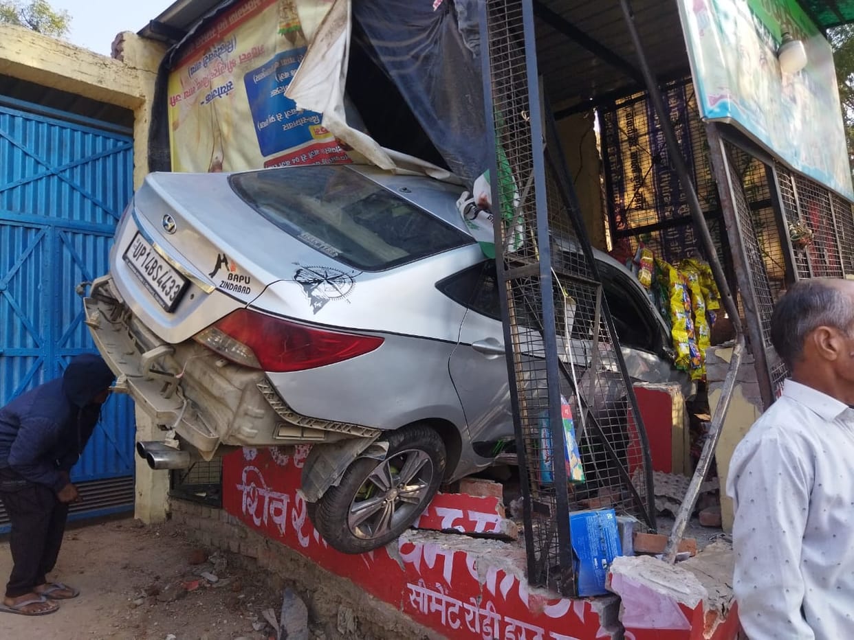 High speed car entered into confectionery shop owner injured